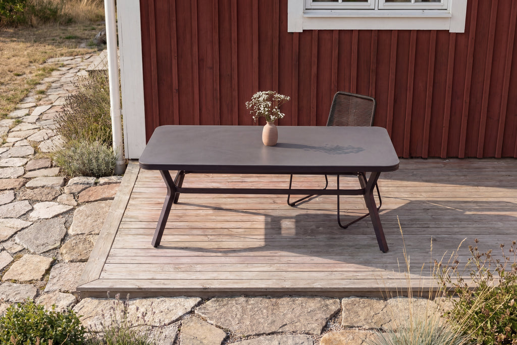 Virya rektangulärt matbord stort svart aluminium med grå glasskiva