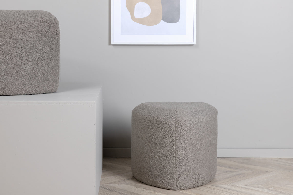 Peg sittpuff gråbeige teddytyg