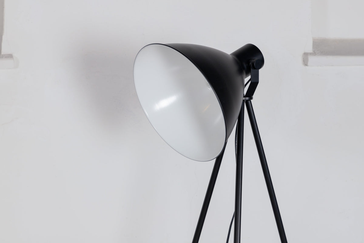 Tiv golvlampa svart