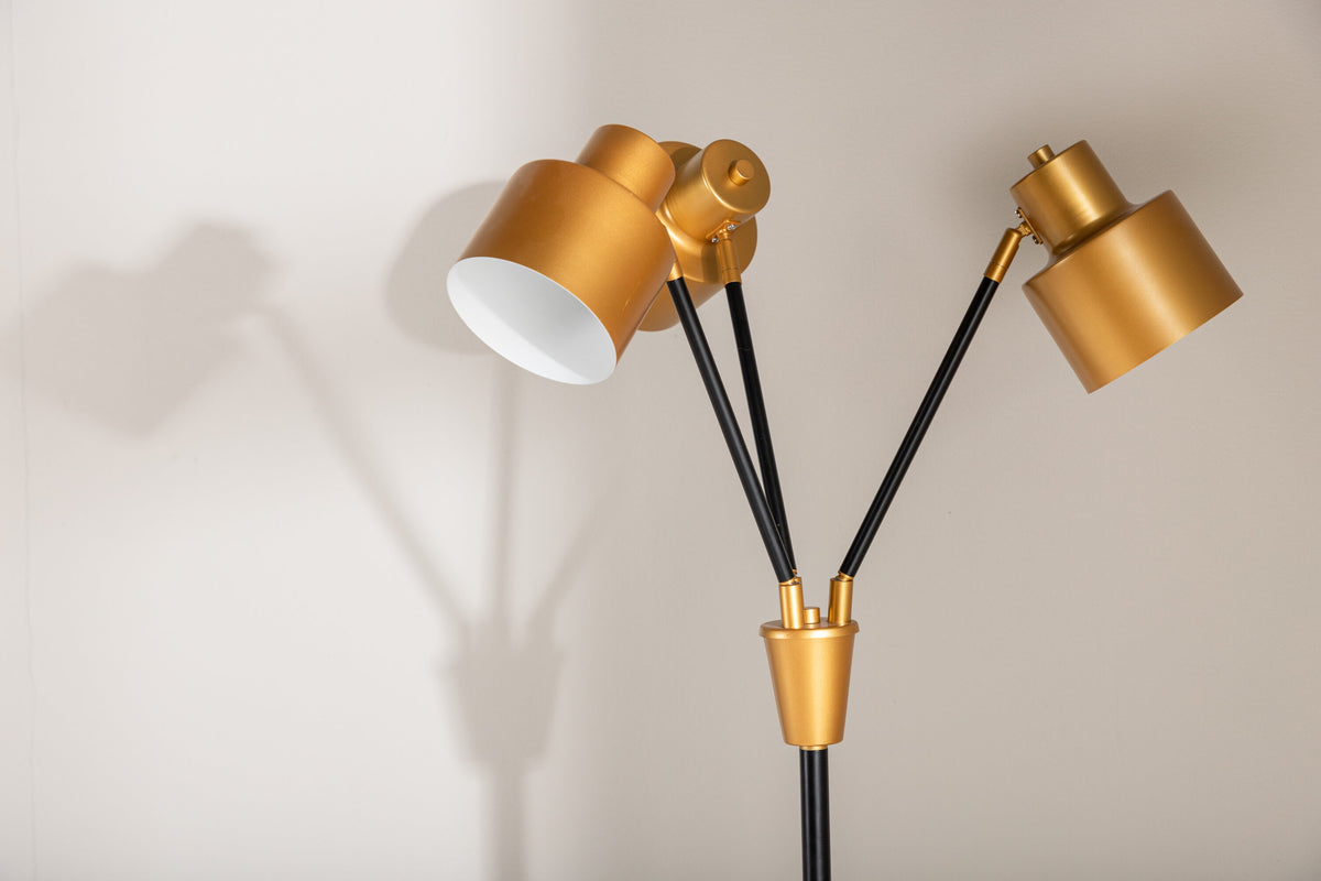 Vifta golvlampa svart och mässingsfärgad