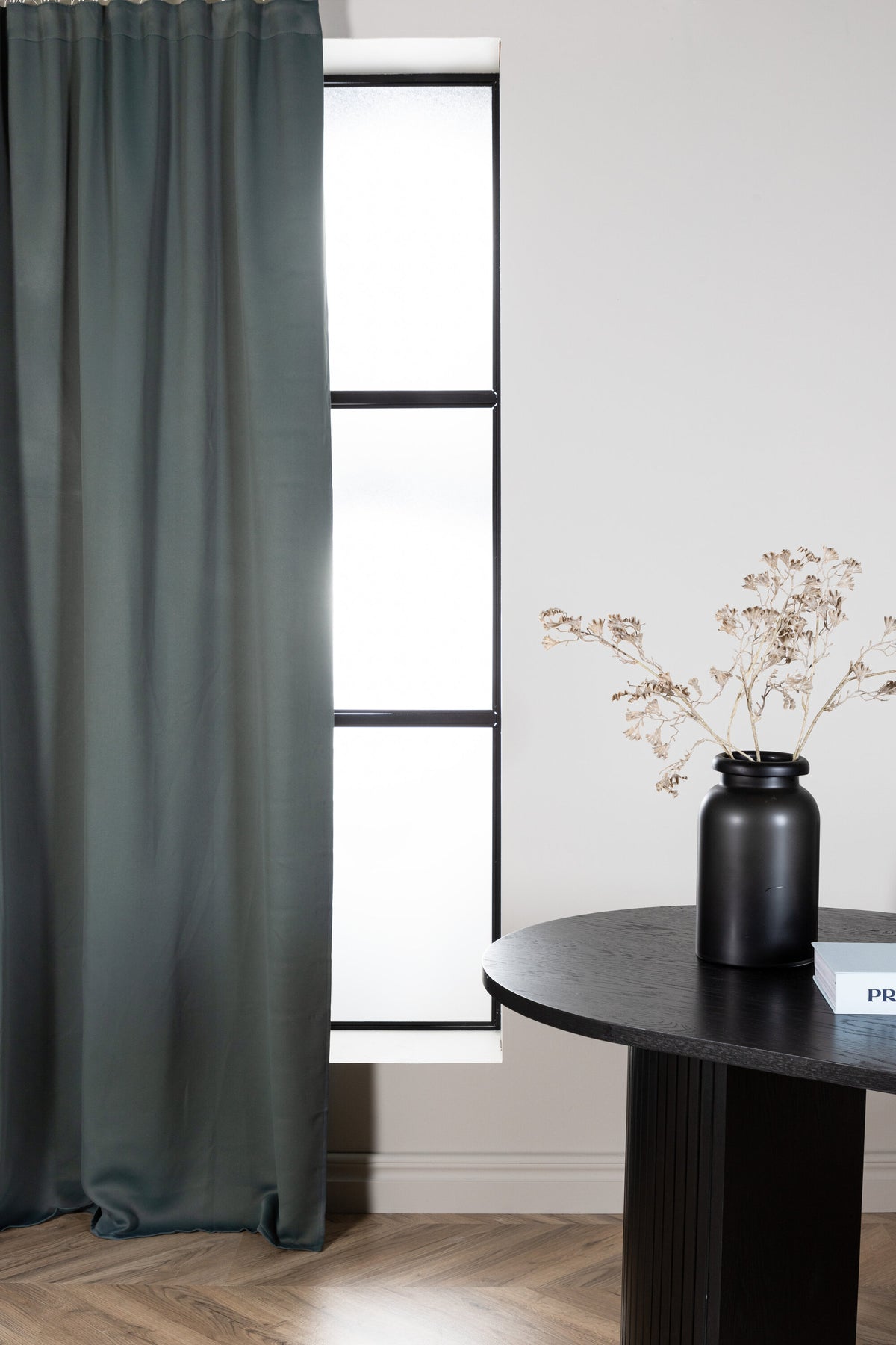 Evelyn mörkläggningsgardin med multiband 135x240 cm blågrön polyester