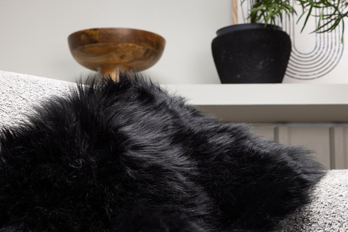 Katy fuskpälspläd 60x90 cm svart