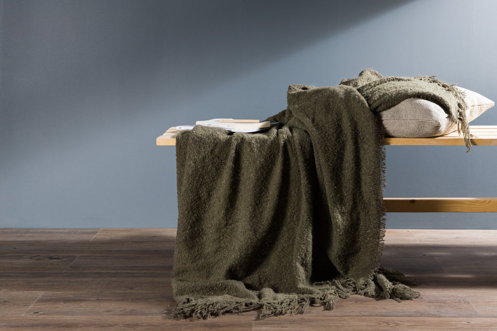Stanly pläd med band och tofsar 170x130 cm mossgrön polyester