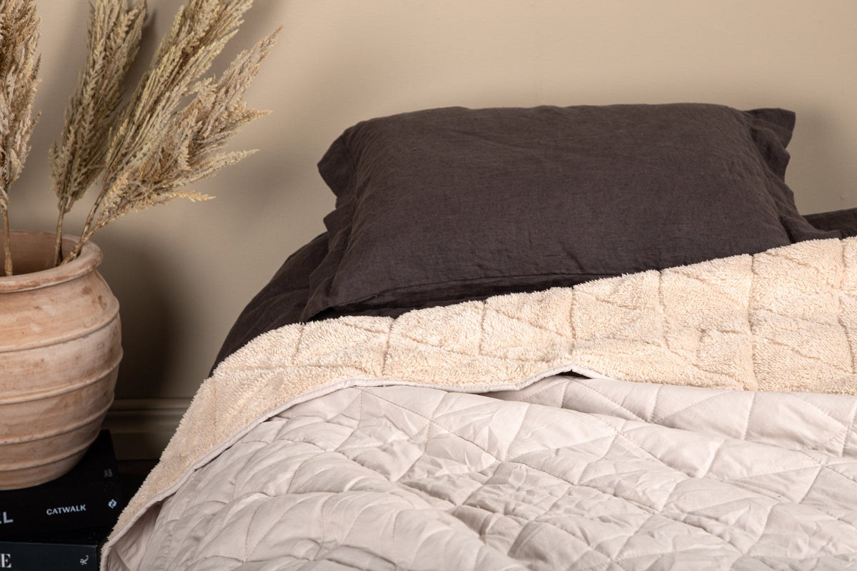 Nilla överkast 250x150 cm beige borstad polyester
