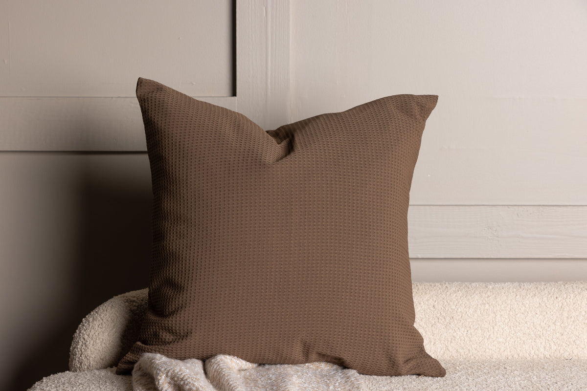 Celine kuddfodral 50x50 cm mörkbrun våffelvävd polyester
