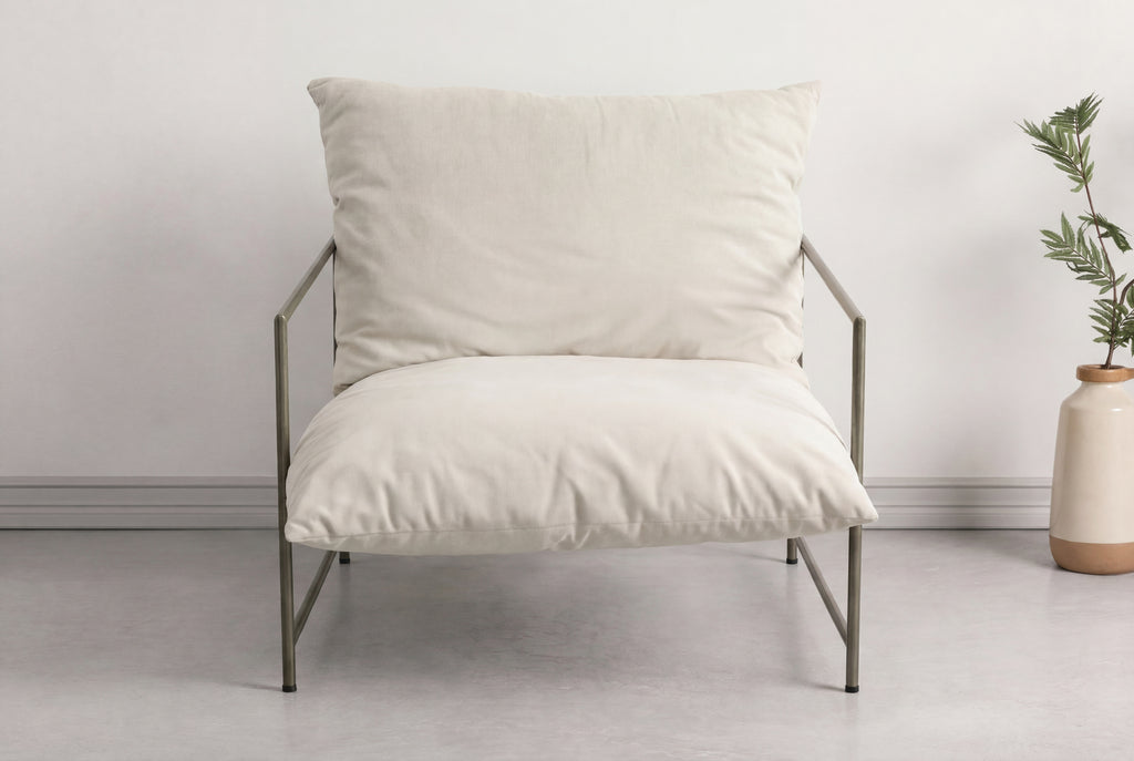 Sedalia fåtölj beige med bronsfärgad stomme
