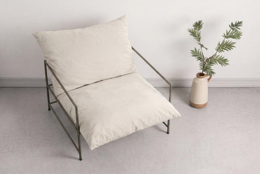 Sedalia fåtölj beige med bronsfärgad stomme