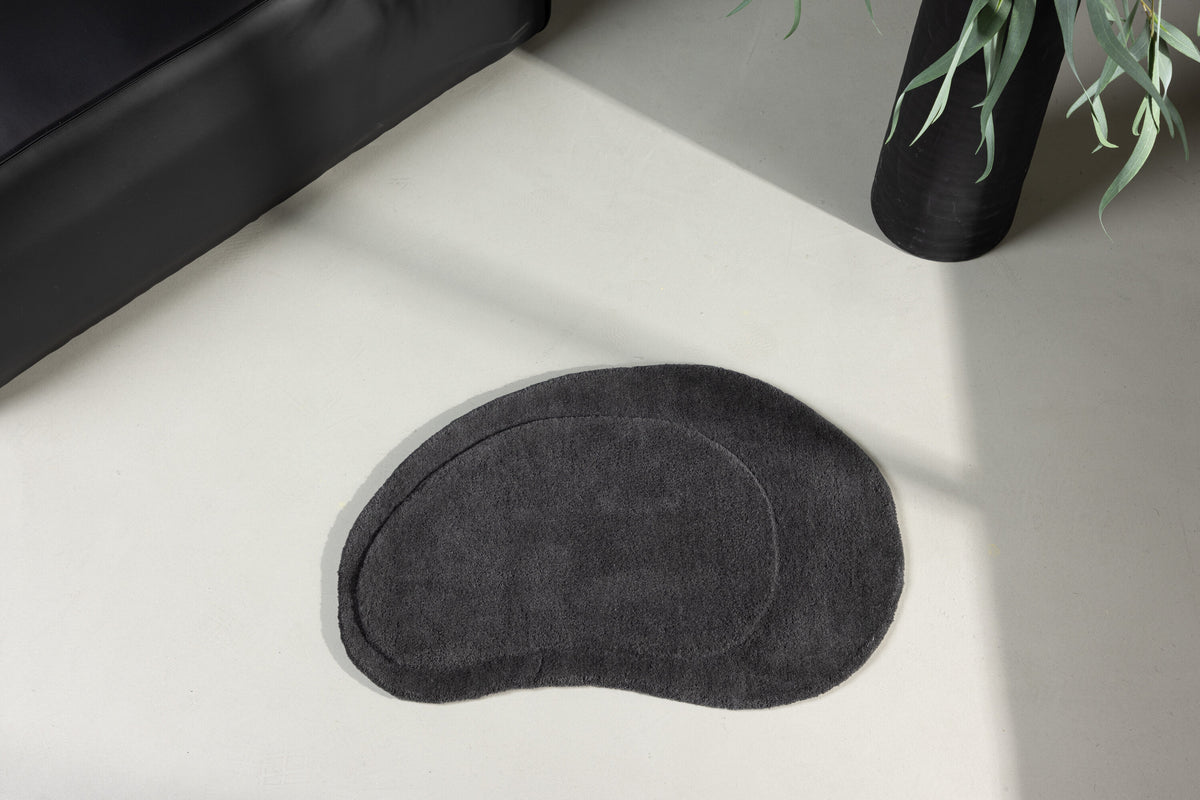 Sten oval dörrmatta i ullblandning 50x75 cm mörkgrå