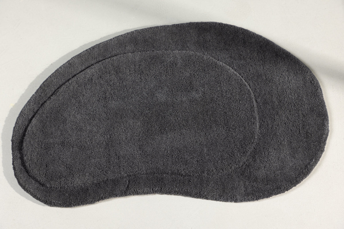 Sten oval dörrmatta i ullblandning 50x75 cm mörkgrå