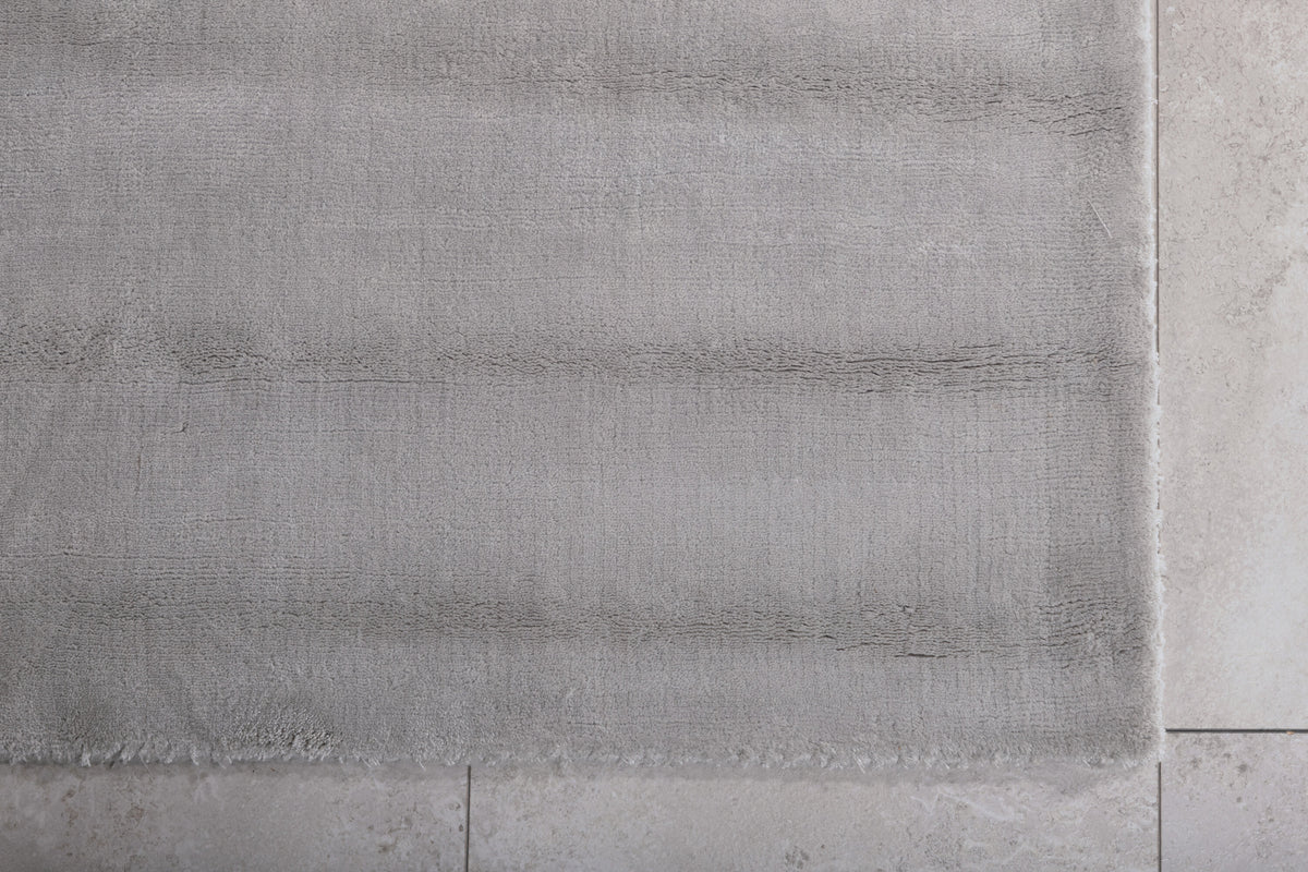 Indra viskosmatta 170x240 cm silver