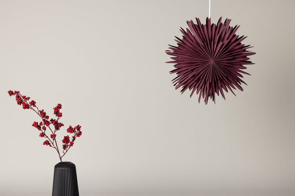 Sälen pendellampa 46 cm mörkröd