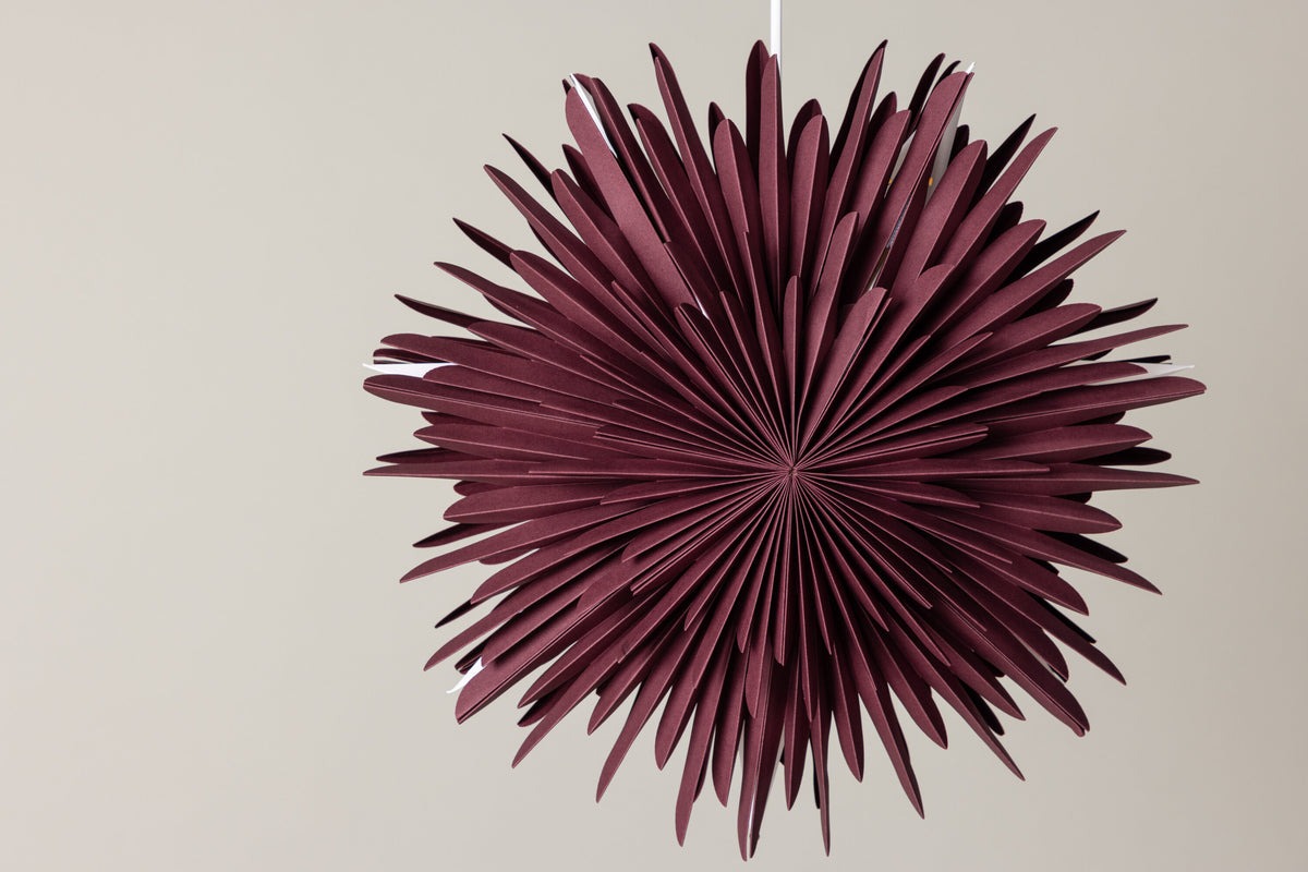 Sälen pendellampa 46 cm mörkröd