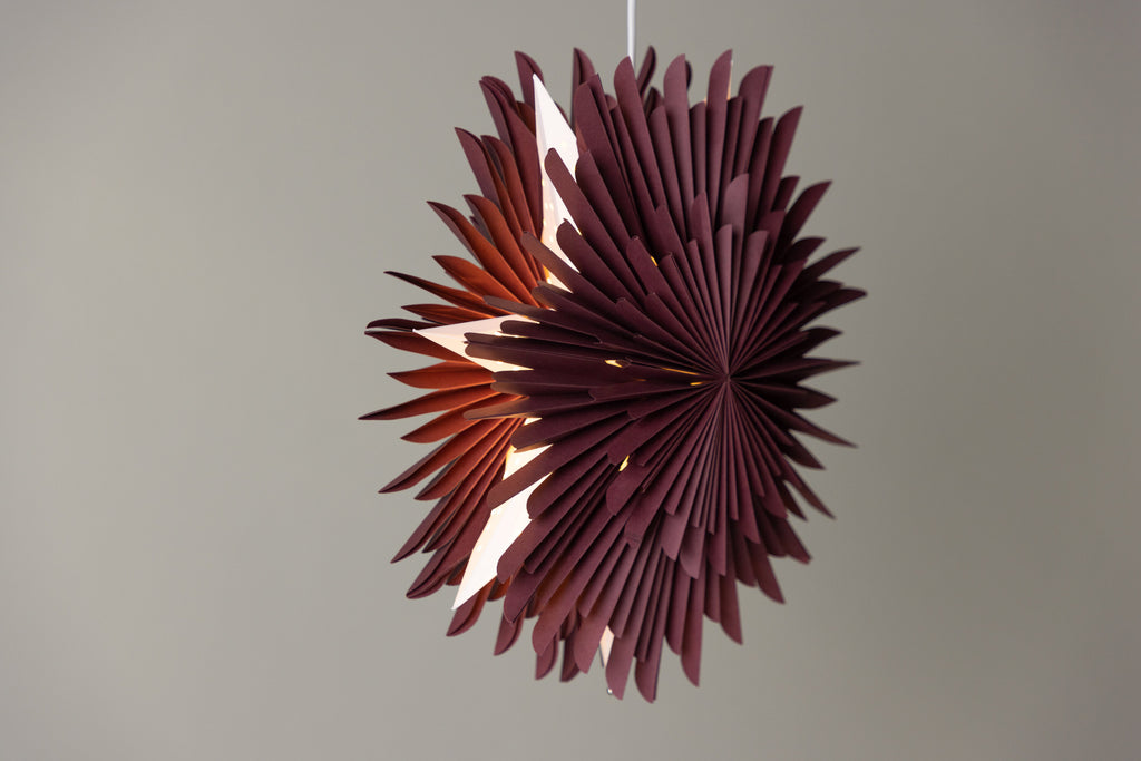 Sälen pendellampa 46 cm mörkröd