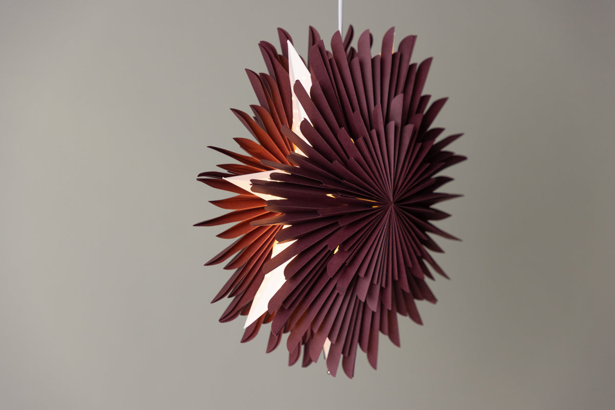 Sälen pendellampa 46 cm mörkröd
