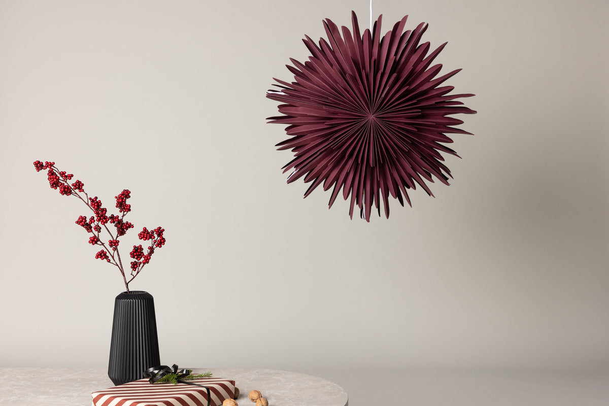 Sälen pendellampa 60 cm mörkröd