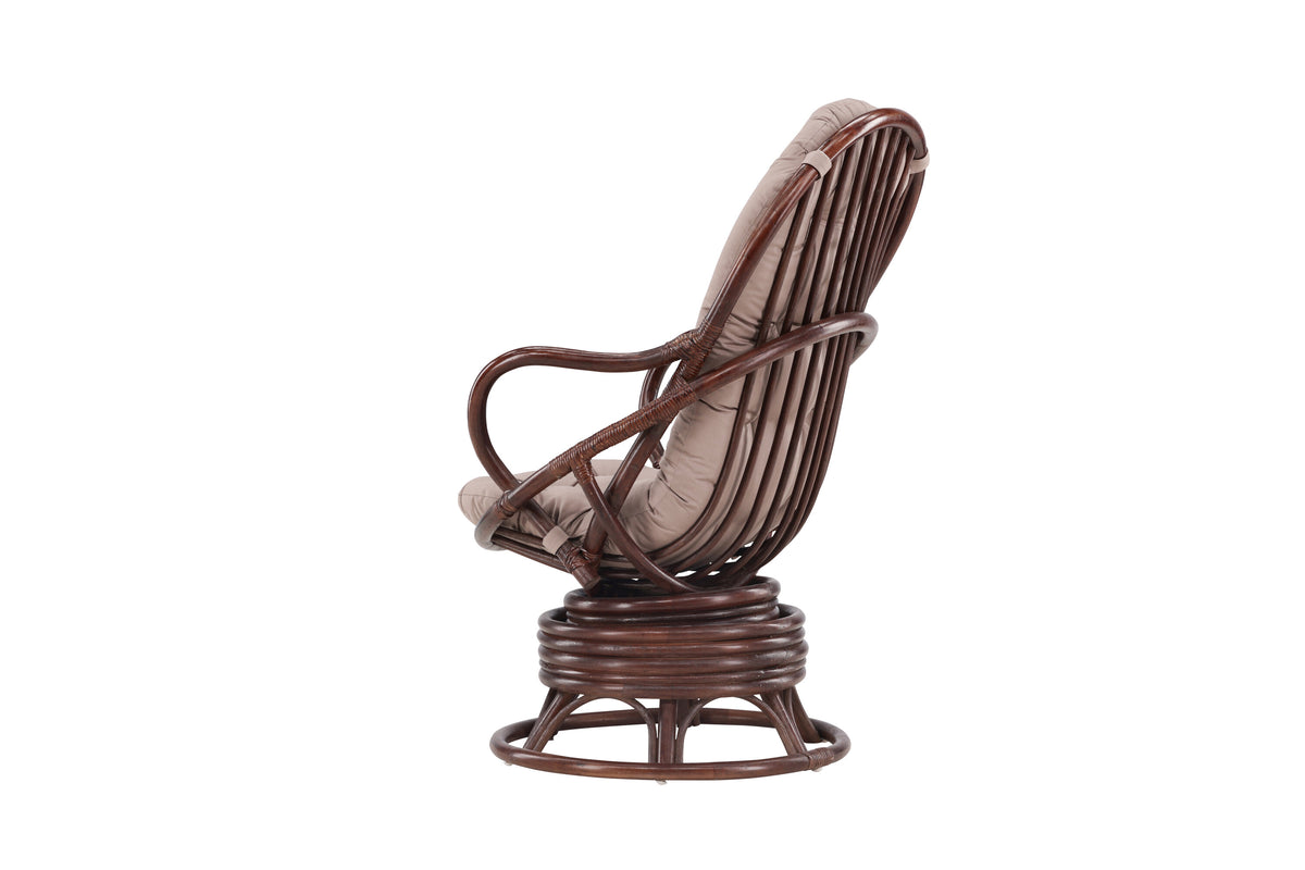 Swing loungefåtölj mörk valnötsfärgad rotting med beige dyna