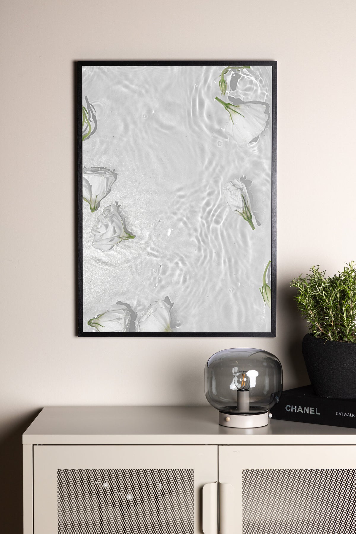White Roses affisch 30x40 cm vit