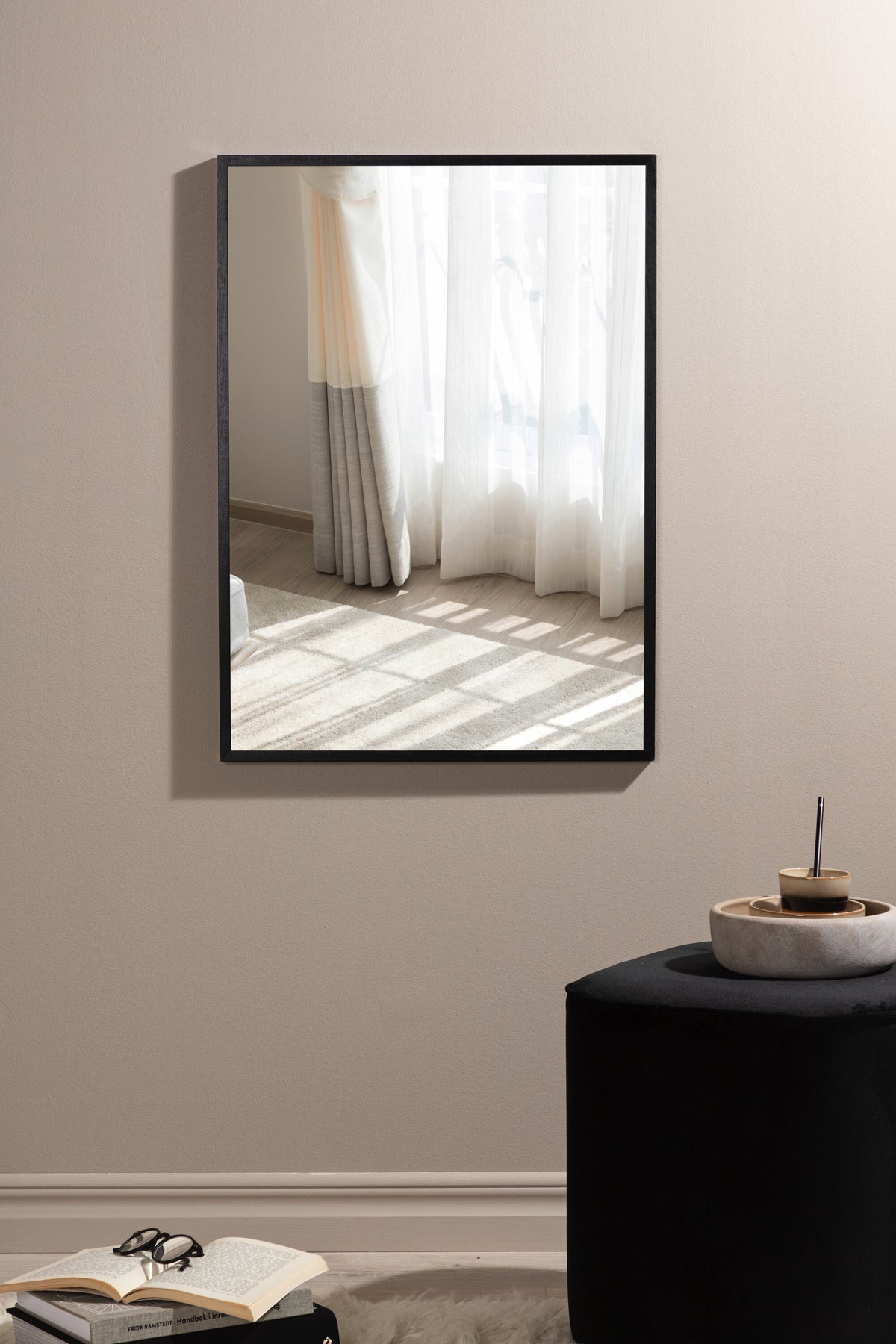 Curtain affisch 50x70 cm beige