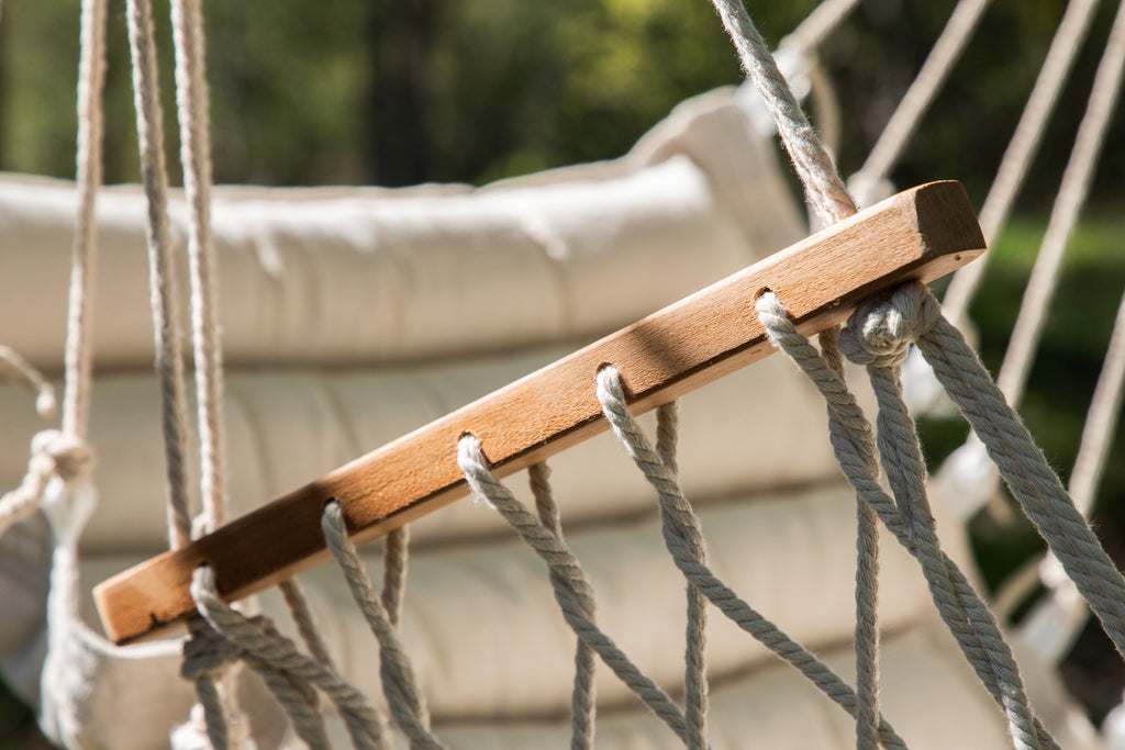 Tapaz hammock vit i trä och tyg