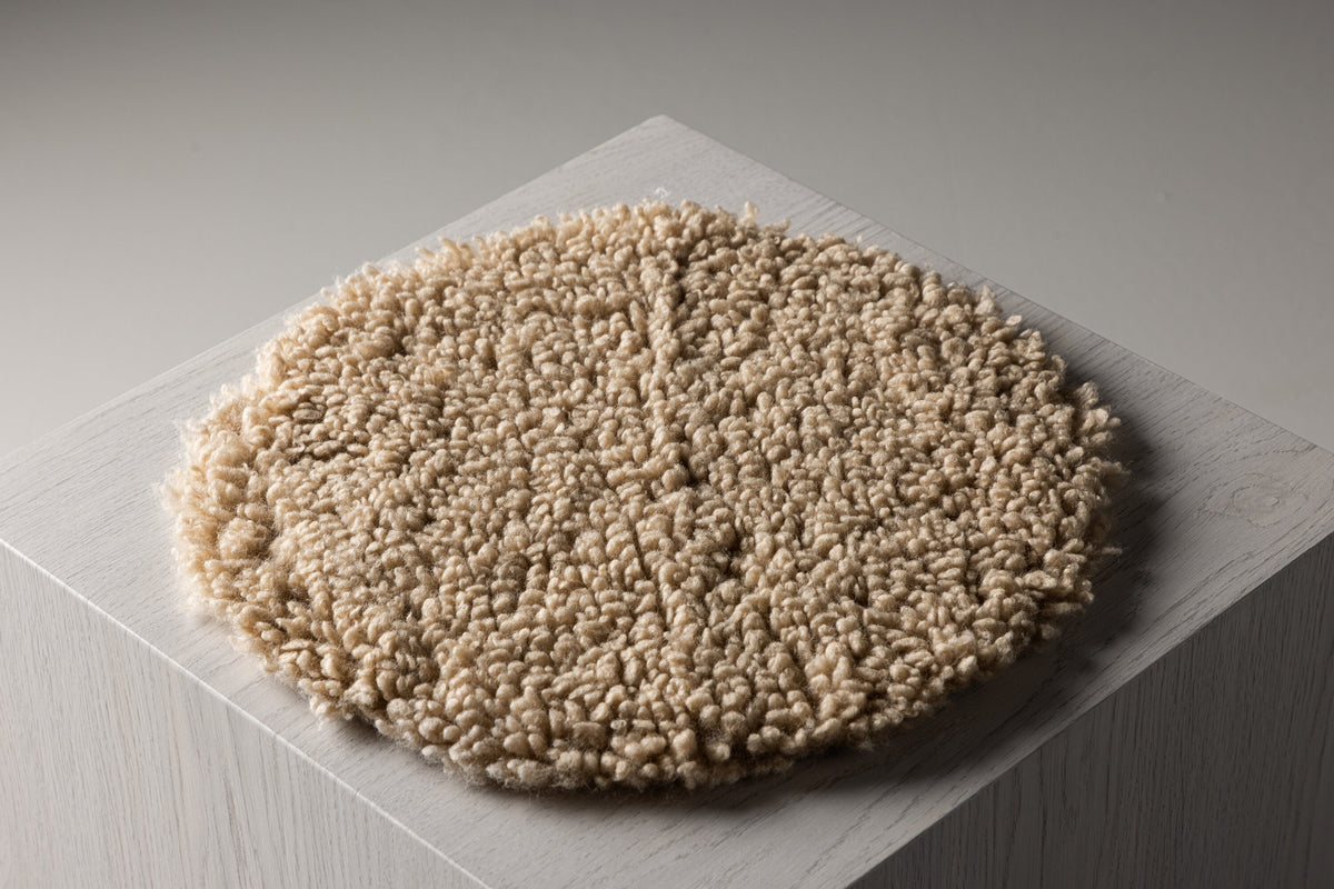 Katy rund sittdyna 34x34 cm beige teddytyg