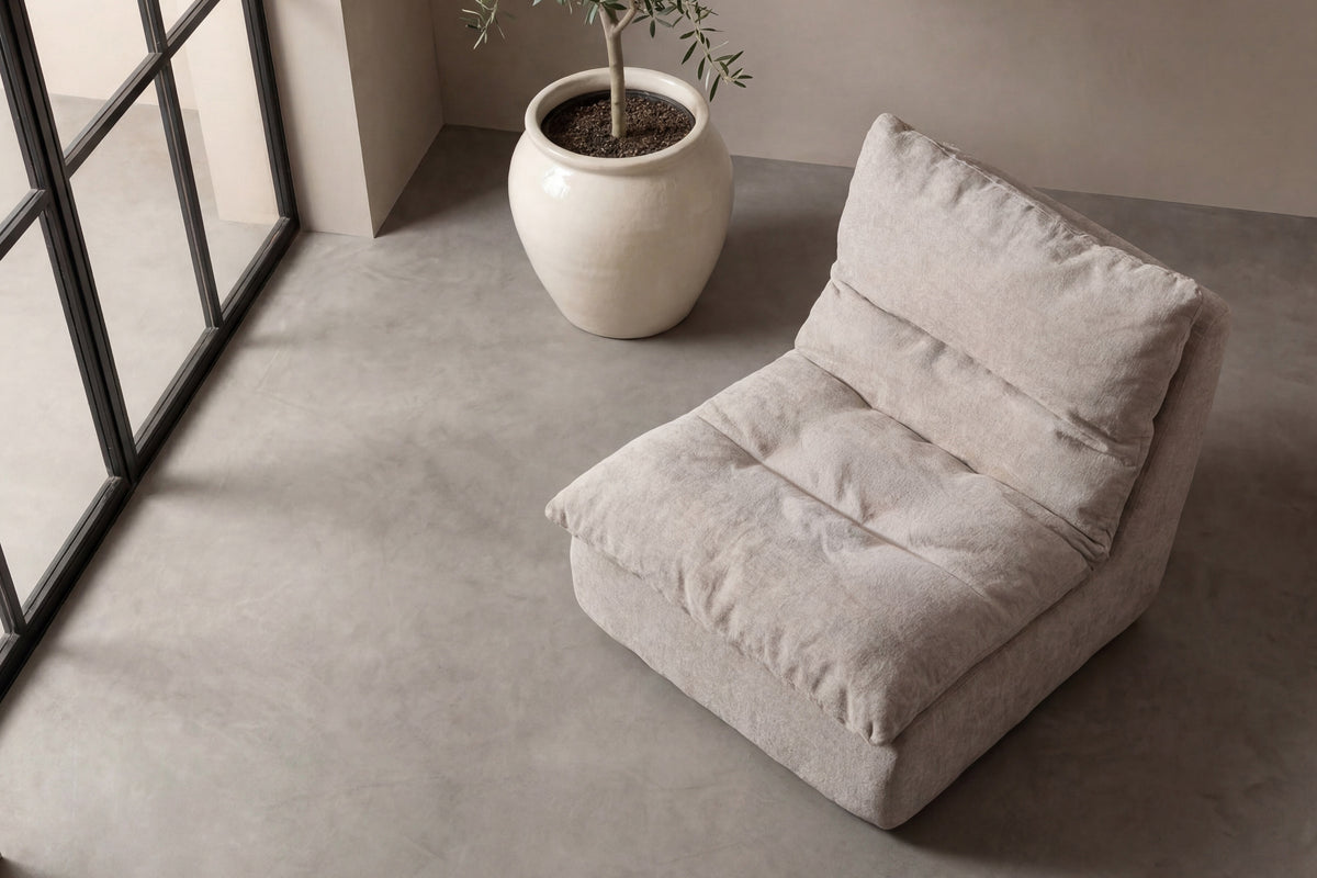 Selar komprimerad vilfåtölj i beige tyg