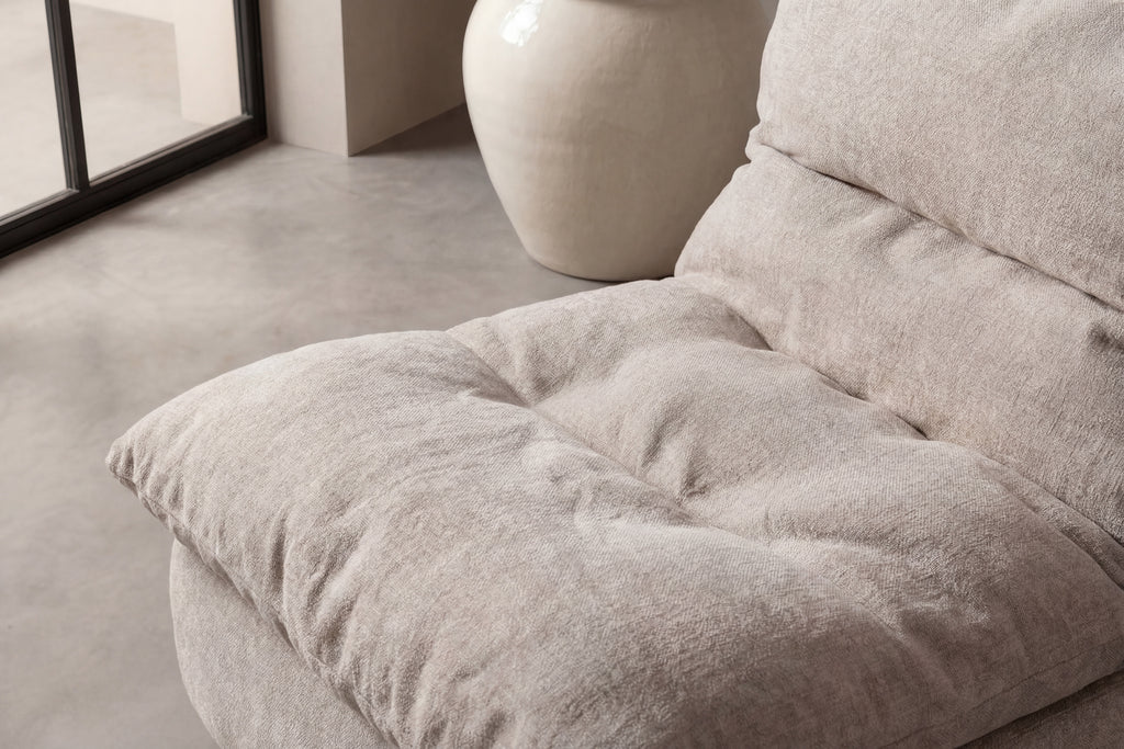 Selar komprimerad vilfåtölj i beige tyg