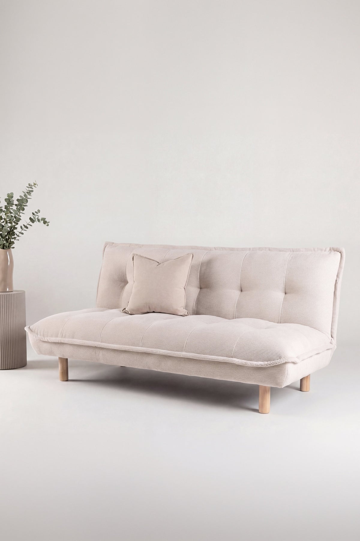 Gertrud bäddsoffa vitlaserad/beige manchester