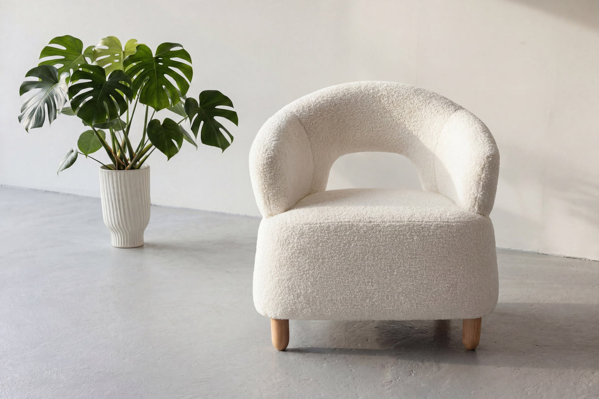 Moglas fåtölj natur/vit bouclé