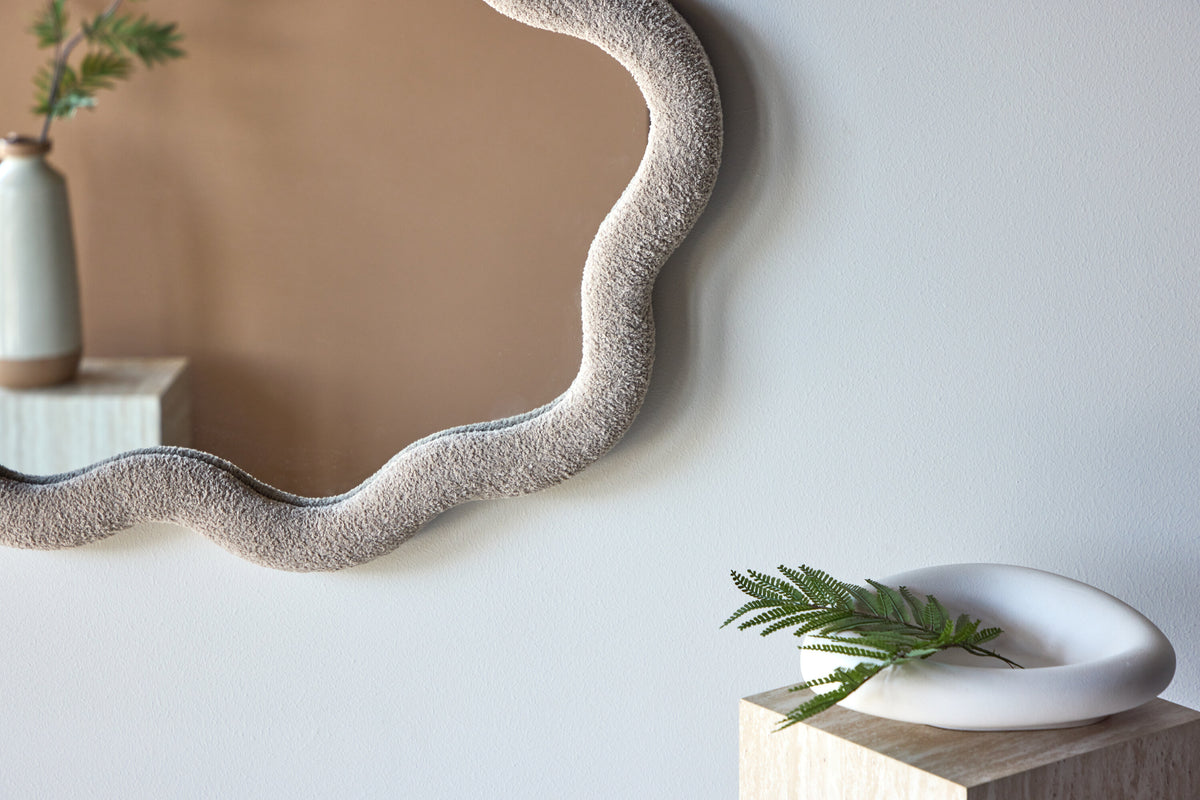 Kungsbacka spegel 70x70 cm beige bouclé och klart glas