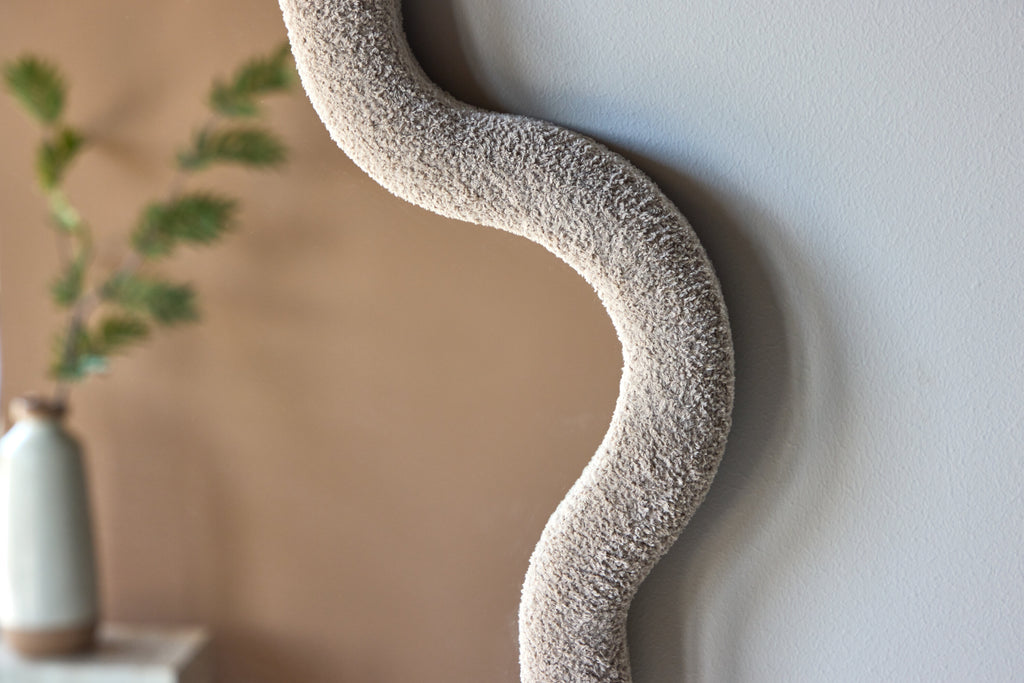 Kungsbacka spegel 70x70 cm beige bouclé och klart glas