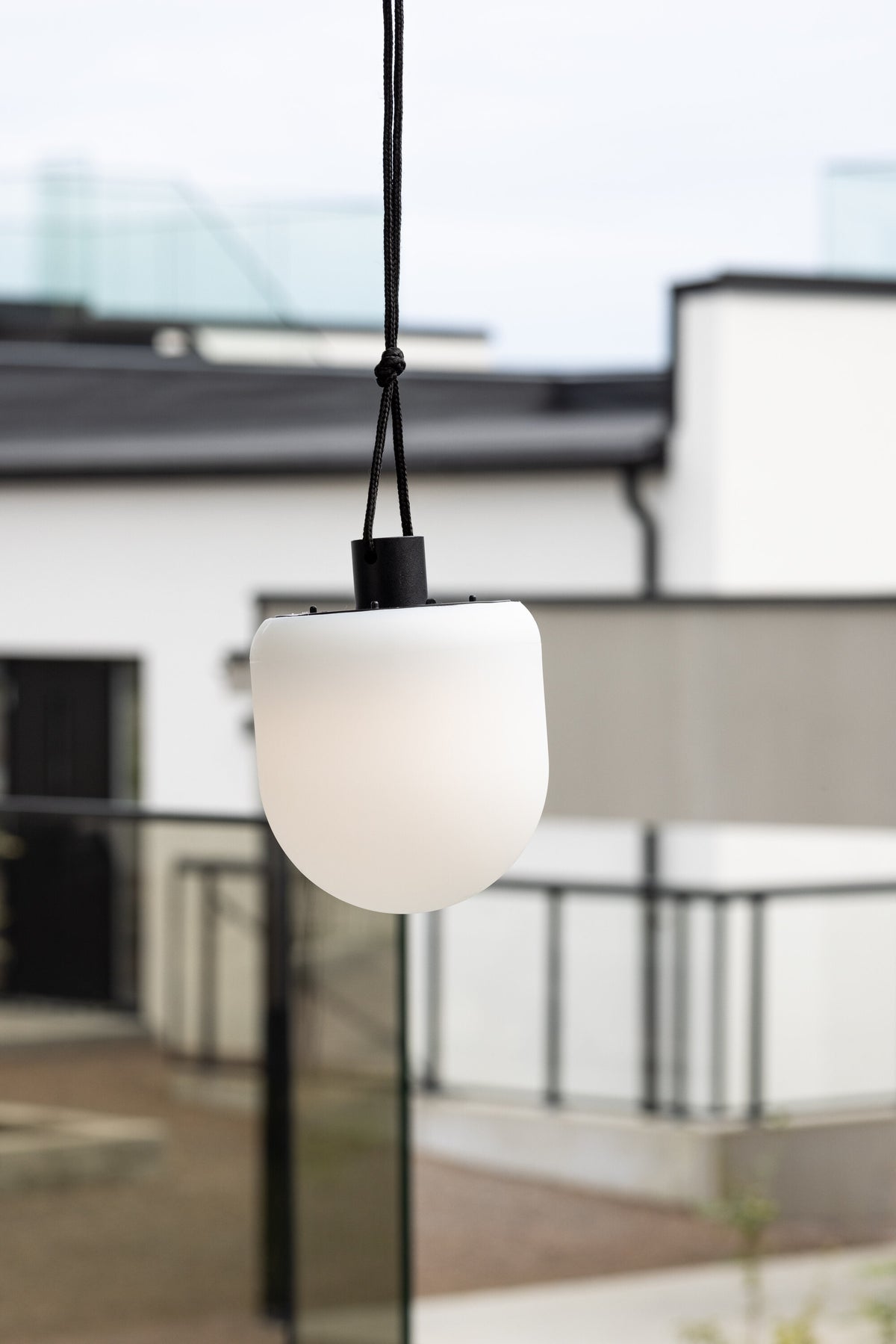 Colie pendellampa Ø16x21 cm svart/vit