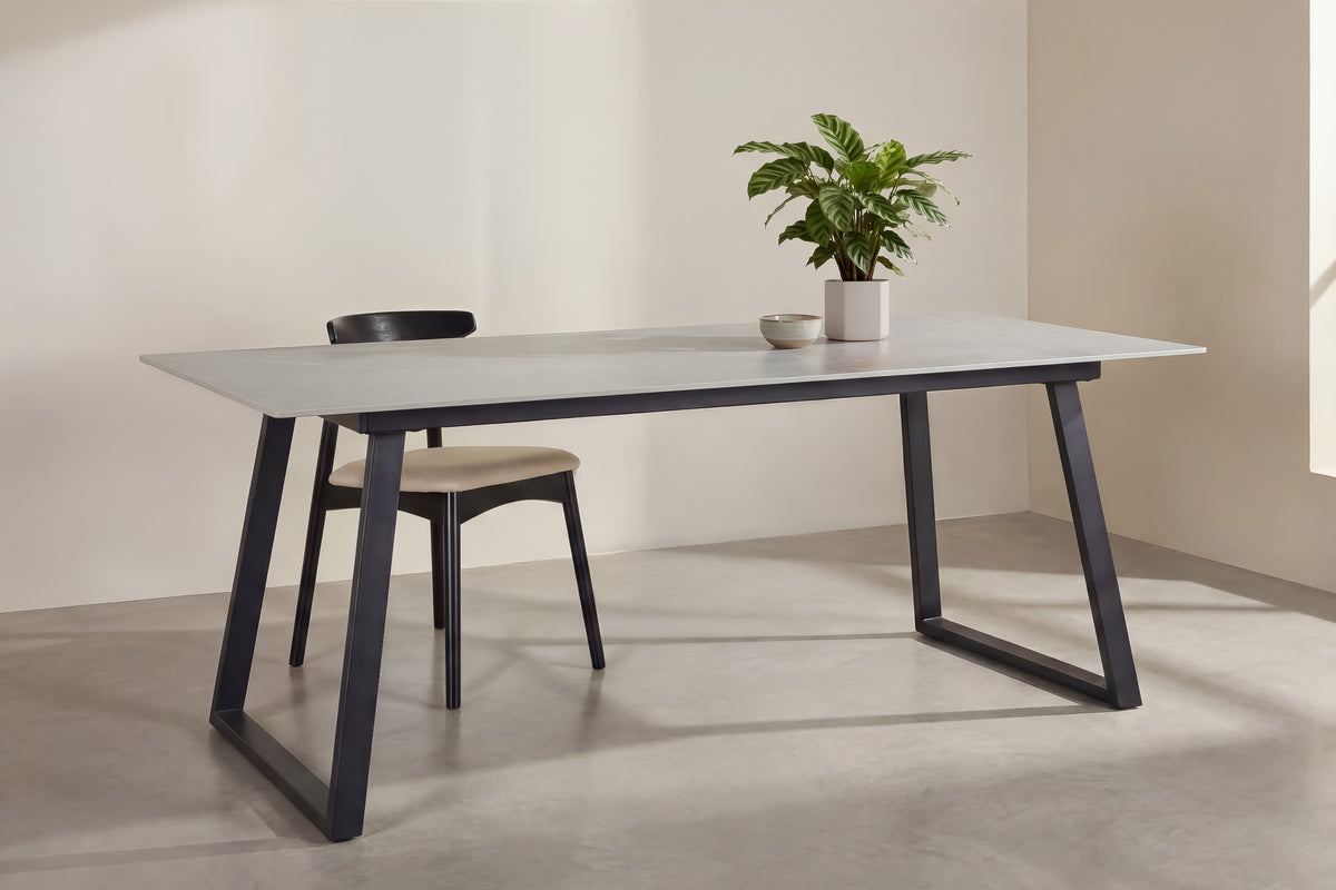 Estelle matbord 200x90 cm svart/mörkgrå