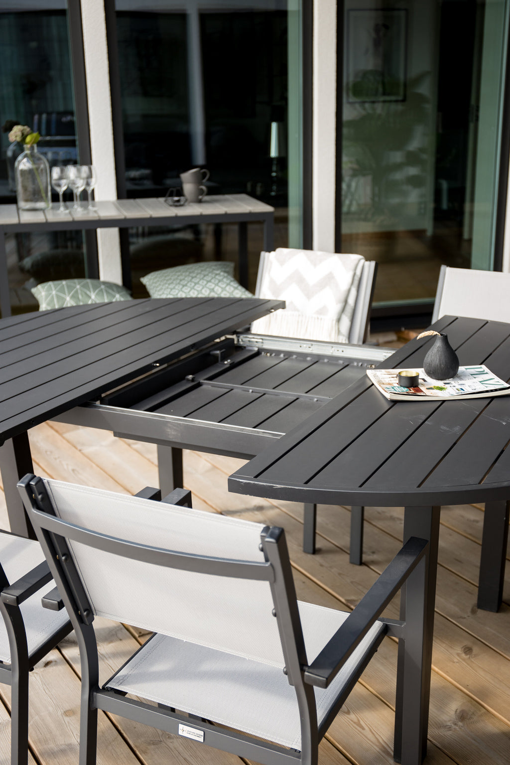 Marbella runt matbord Ø140 cm svart aluminium