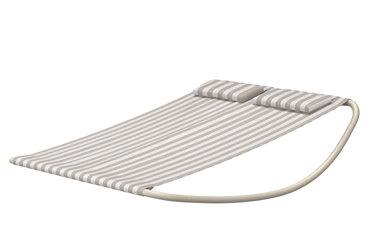Gordo gungande solsäng för två med beige stomme och randigt tyg