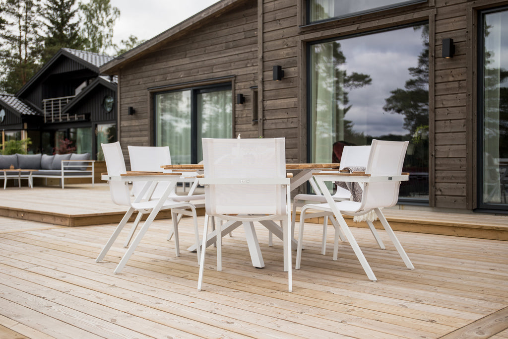 Mexico matgrupp Ø140 cm vit/teak med 6 stapelbara karmstolar