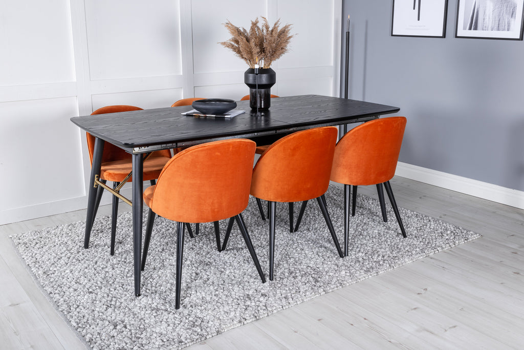 Gold utdragbart bord 180/220x85xH76 svart faner med svarta ben och mässingsdetaljer med 6 Velvet matstolar orange