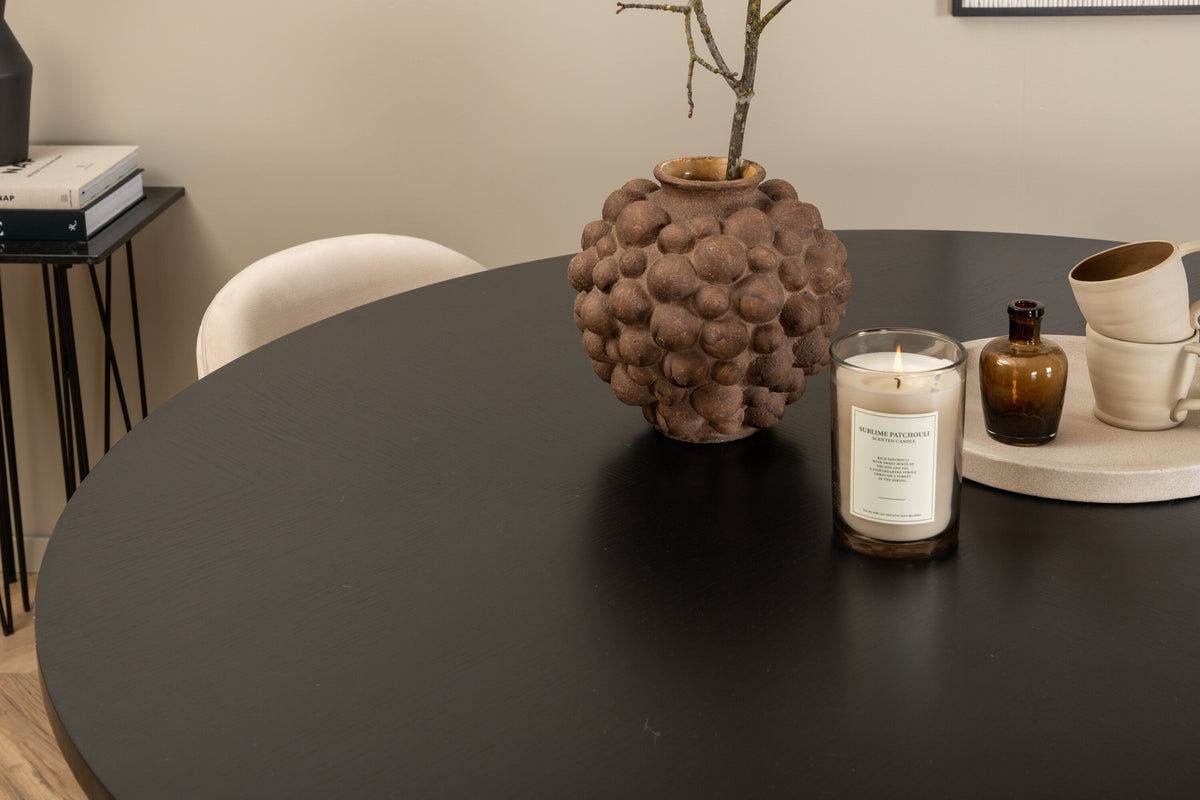 Copenhagen rund matgrupp med 4 Velvet-stolar svart och beige sammet