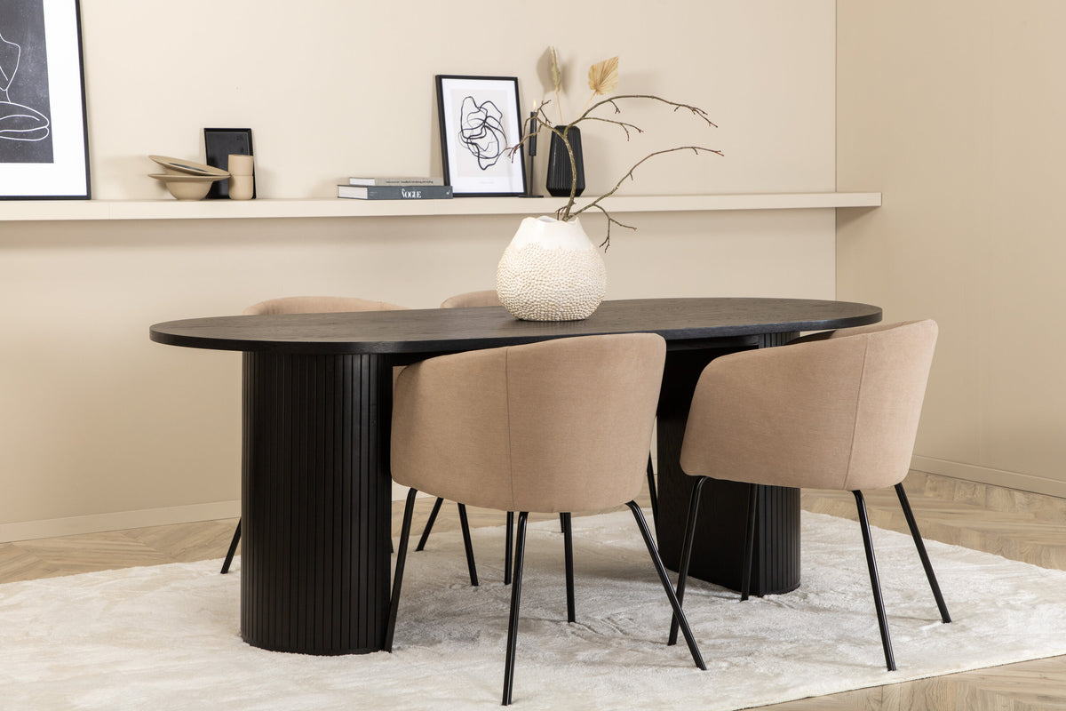 Bianca oval matgrupp med 4 Berit-stolar svart faner och beige linneliknande tyg