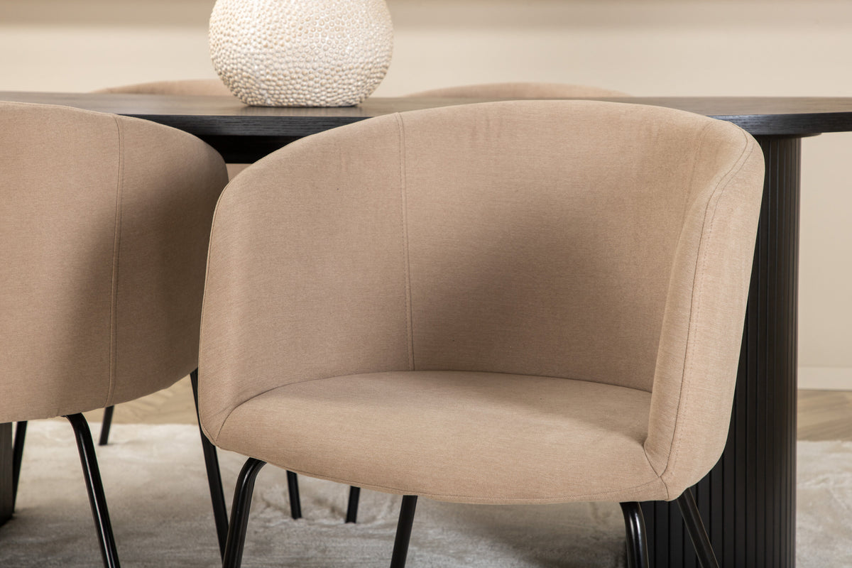 Bianca oval matgrupp med 4 Berit-stolar svart faner och beige linneliknande tyg
