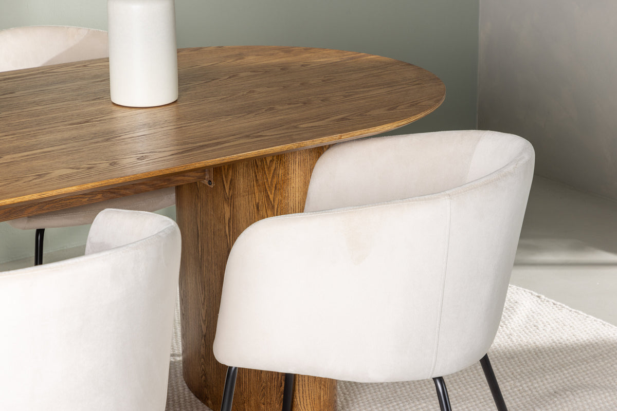Isolde matgrupp med 4 Berit-stolar 140x75 cm naturfärgad MDF och beige sammet med svarta ben