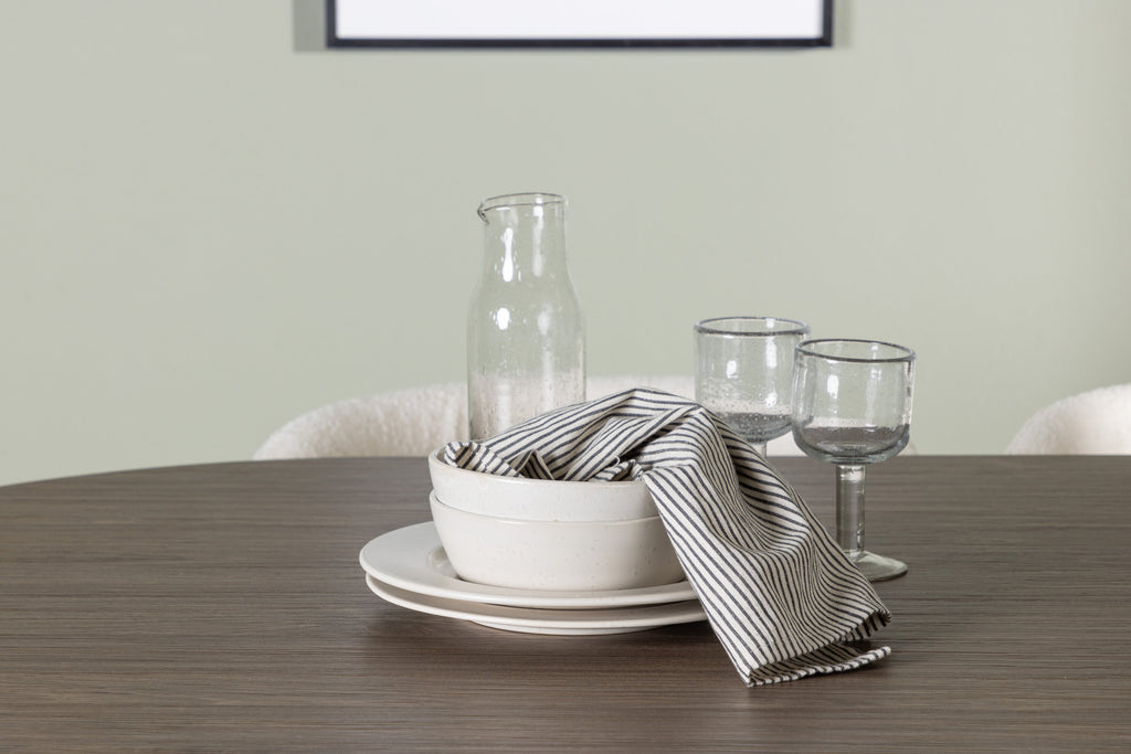 Andy matgrupp med 4 Edina-stolar 180x75 cm natur/svart/vit bouclé