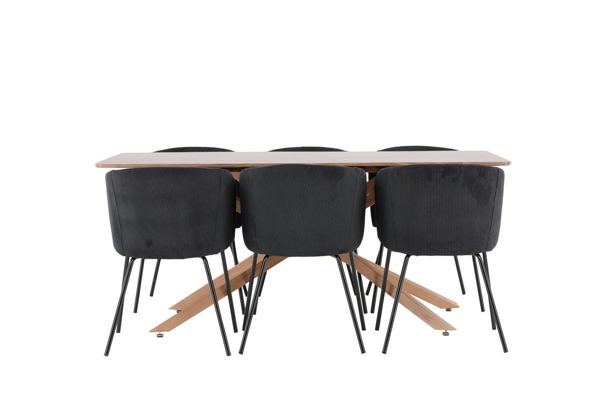 Piazza matbord med Berit matstolar i manchester