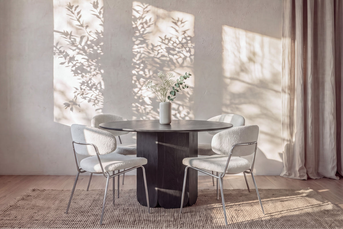 Tekla rund matgrupp med Chico-stolar Ø120x75 cm svart/vit
