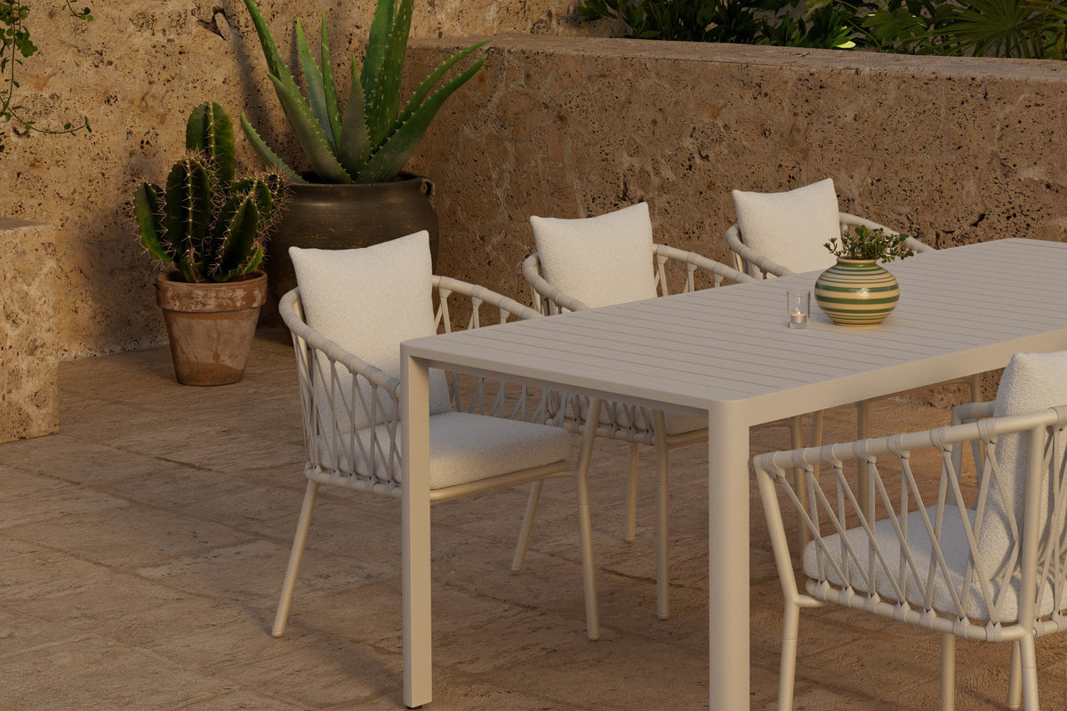 Giardini matgrupp med beige bord och 6 vita Linos-stolar