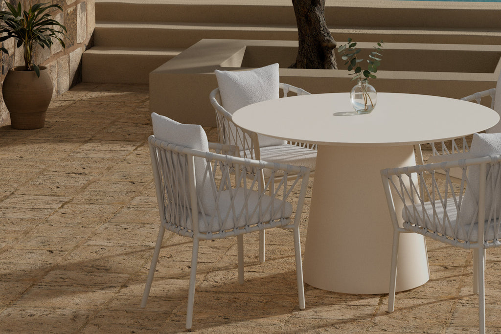 Lanzo matgrupp med beige bord och 4 vita Linos-stolar