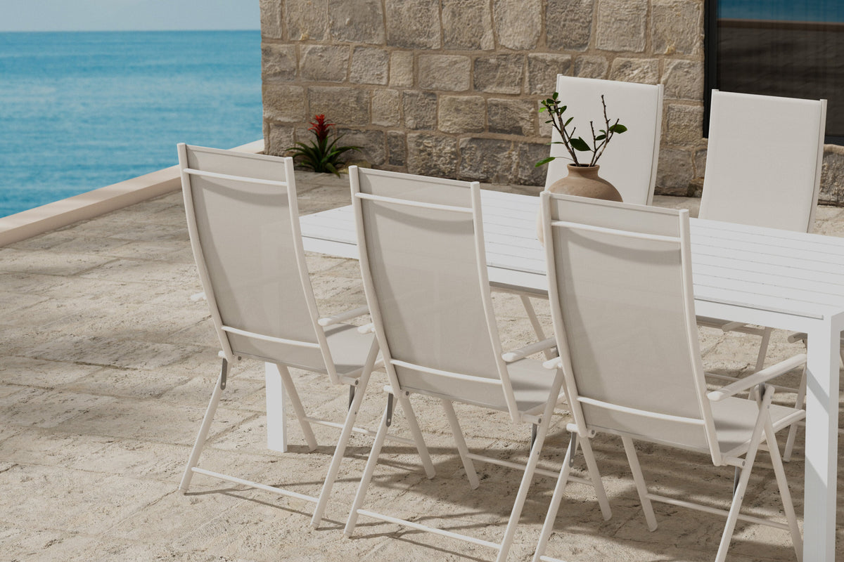 Break matgrupp med vitt bord och 6 beige Levanzo stolar