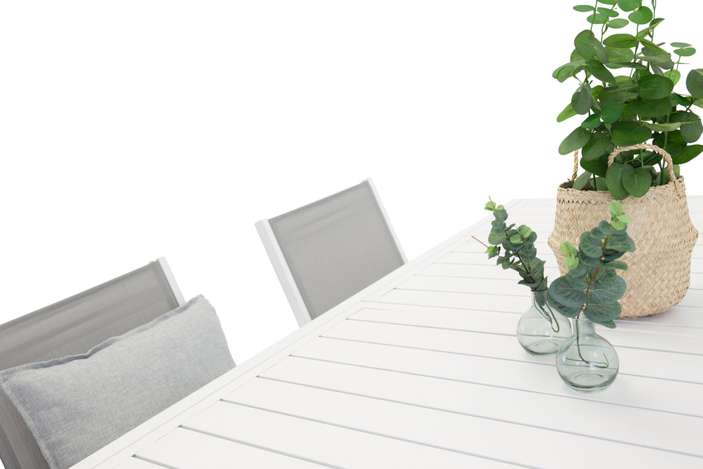 Marbella matbord 160/240*100*H75 vit med Copacabana stapelbar stol vit aluminium