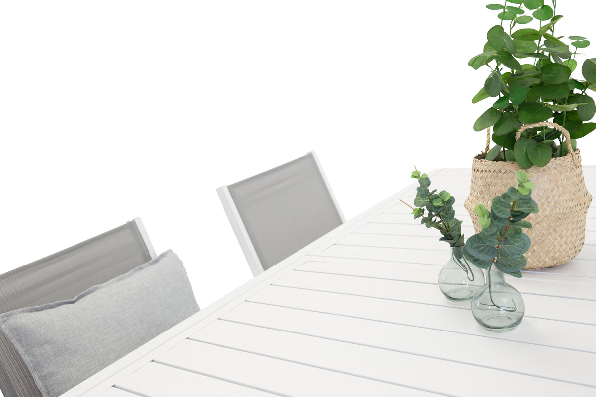 Marbella matbord 160/240*100*H75 vit med Copacabana stapelbar stol vit aluminium